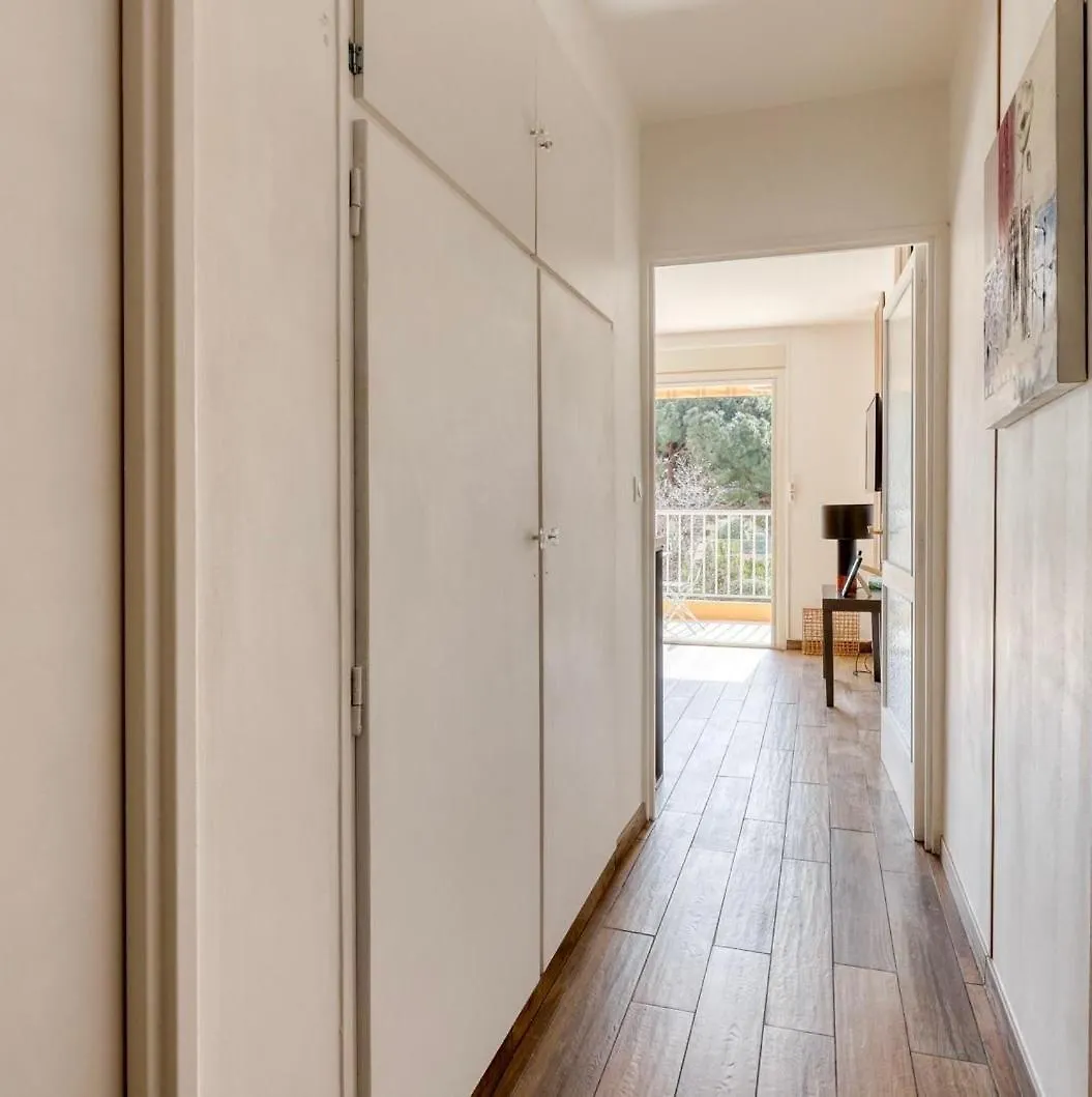Studio Neuf Bord De Mer Le Lavandou - Piscine - Tennis - Boulodrome Dans La Residence 0*,  France