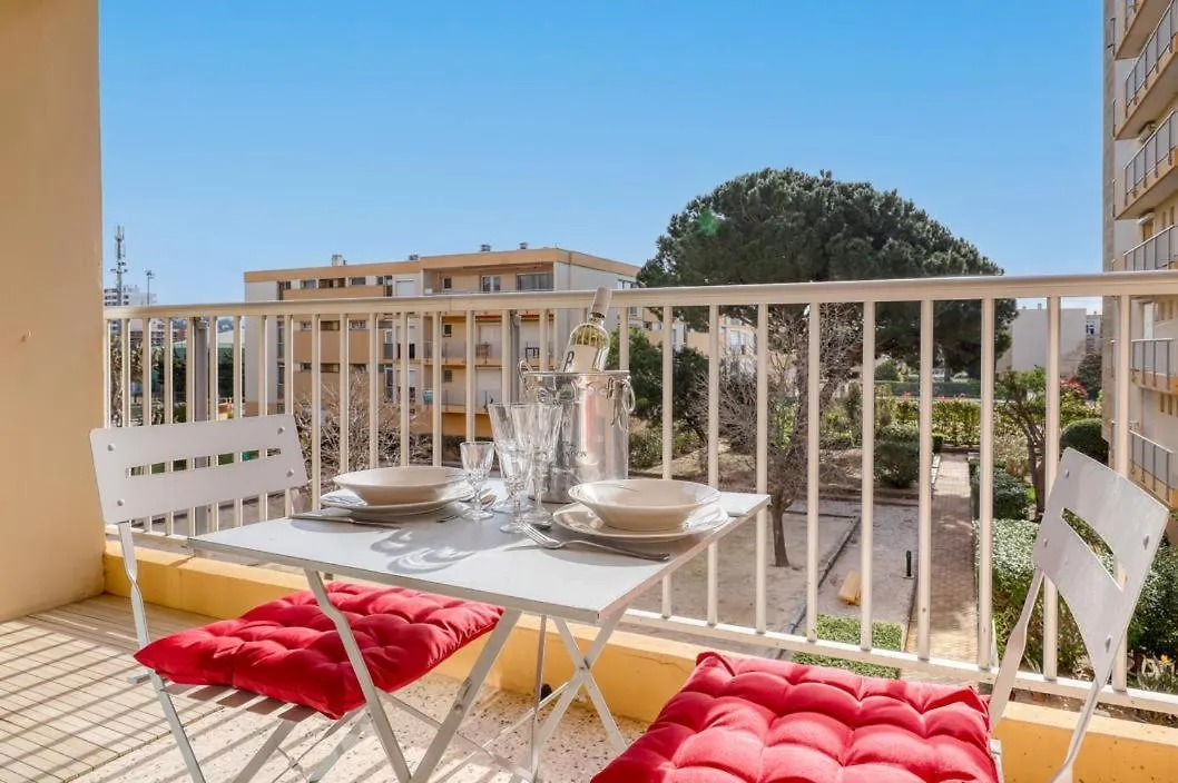 Studio Neuf Bord De Mer Le Lavandou - Piscine - Tennis - Boulodrome Dans La Residence
