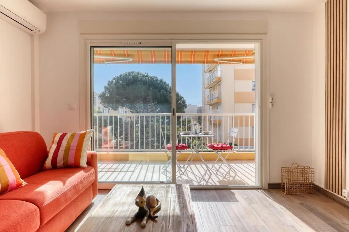 Apartment Studio Neuf Bord De Mer Le Lavandou - Piscine - Tennis - Boulodrome Dans La Residence