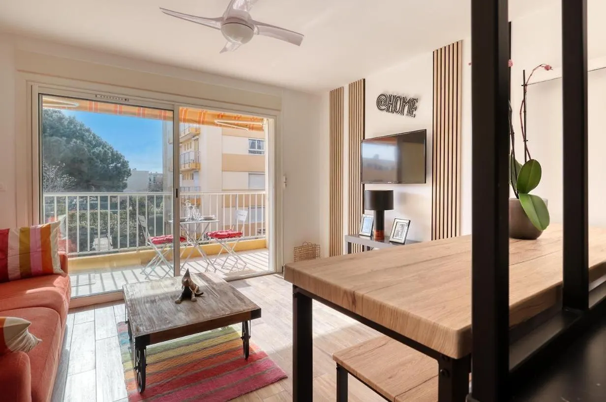 Studio Neuf Bord De Mer Le Lavandou - Piscine - Tennis - Boulodrome Dans La Residence