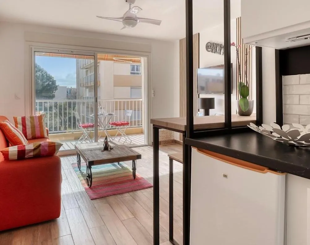 Apartment Studio Neuf Bord De Mer Le Lavandou - Piscine - Tennis - Boulodrome Dans La Residence