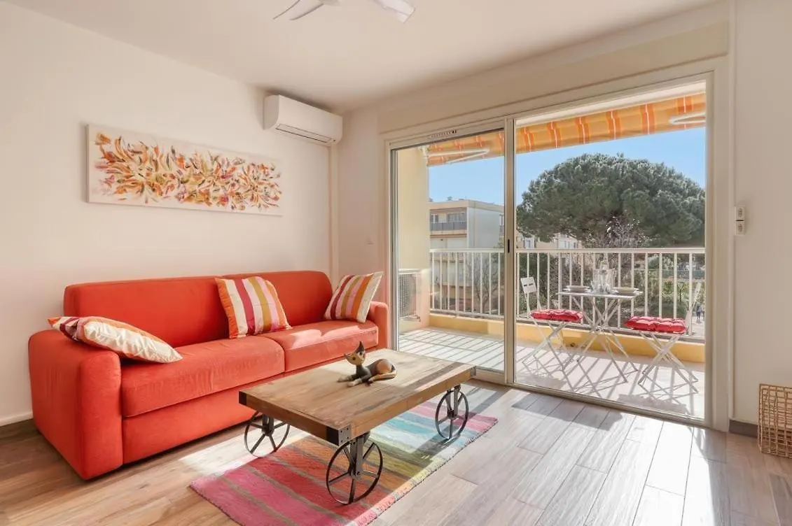 Studio Neuf Bord De Mer Le Lavandou - Piscine - Tennis - Boulodrome Dans La Residence 0*,  France