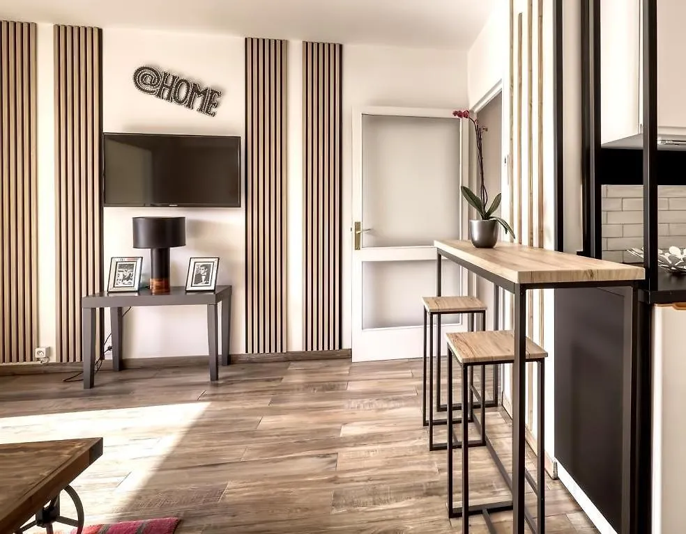 Apartment Studio Neuf Bord De Mer Le Lavandou - Piscine - Tennis - Boulodrome Dans La Residence